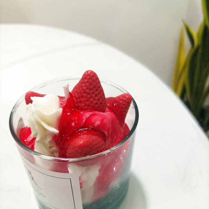 Vela decorativa fresas con crema