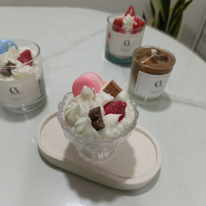 Sundae de fresa y macarons